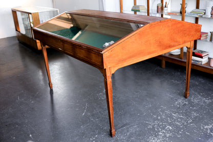 Brimble & Briggs Flip Top Display Cabinet