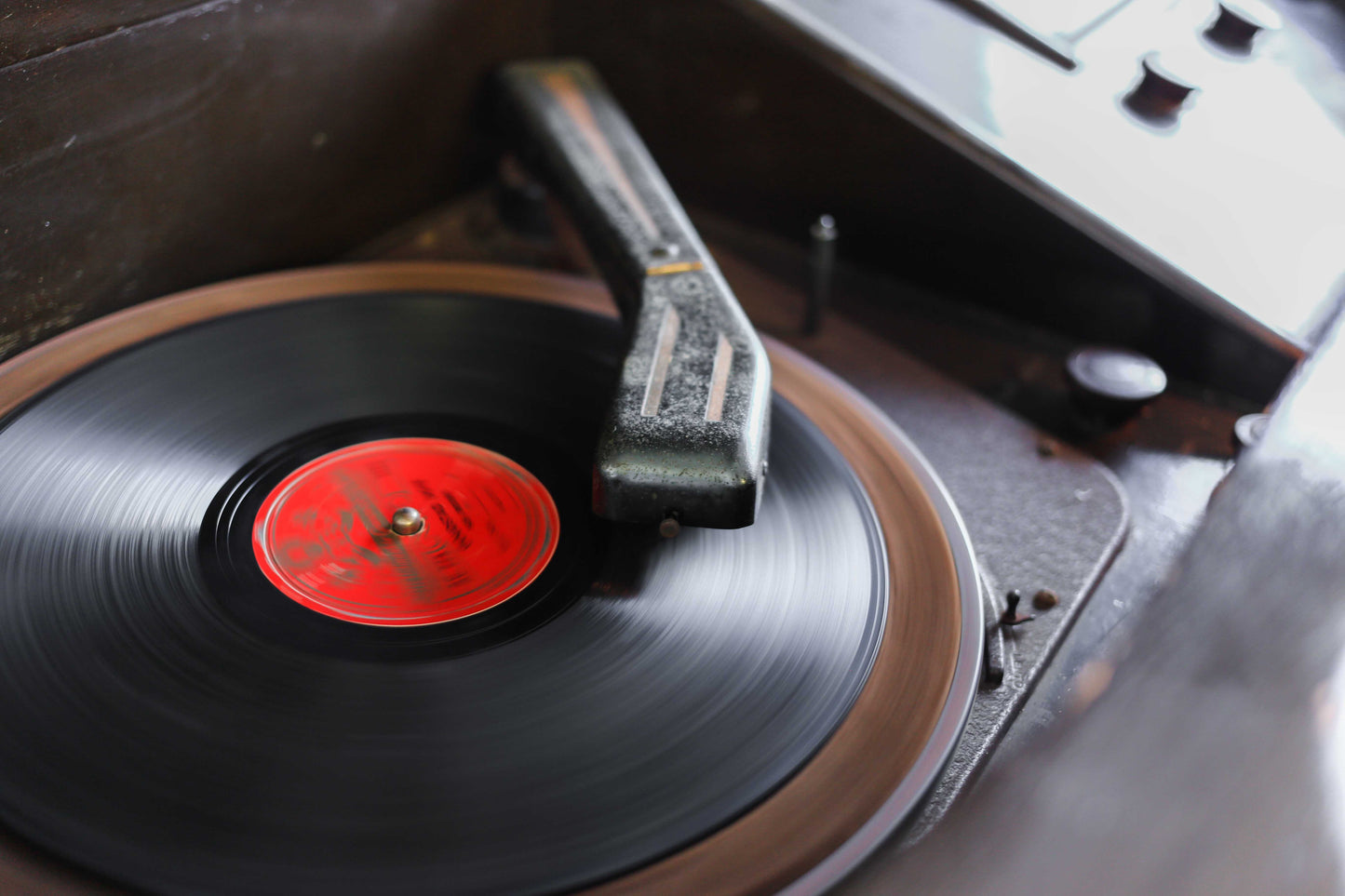 Original 1930's RCA Phonograph and Valve Radio