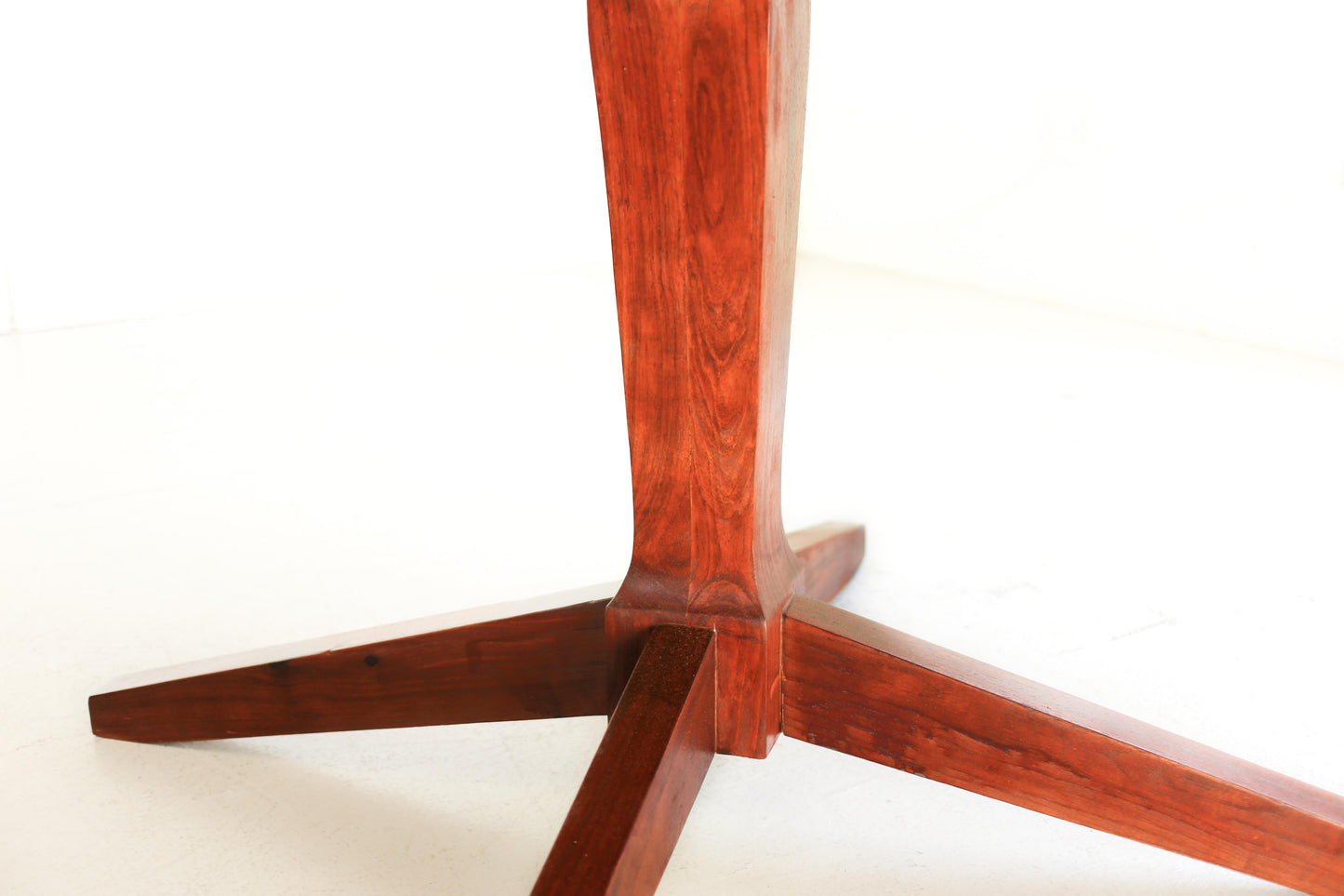 Round 1960's Kiaat Table